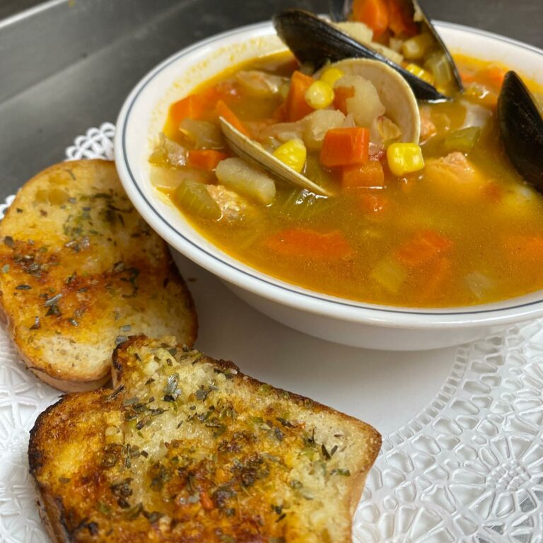 216072804 10165727791585045 3147628815675824132 n 768x768