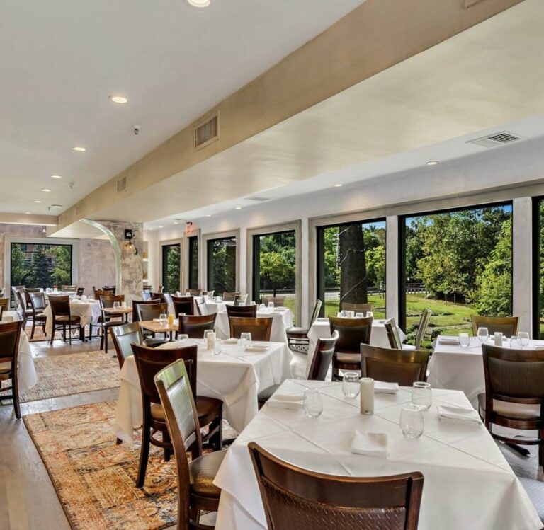 donatella diningroom2 768x749