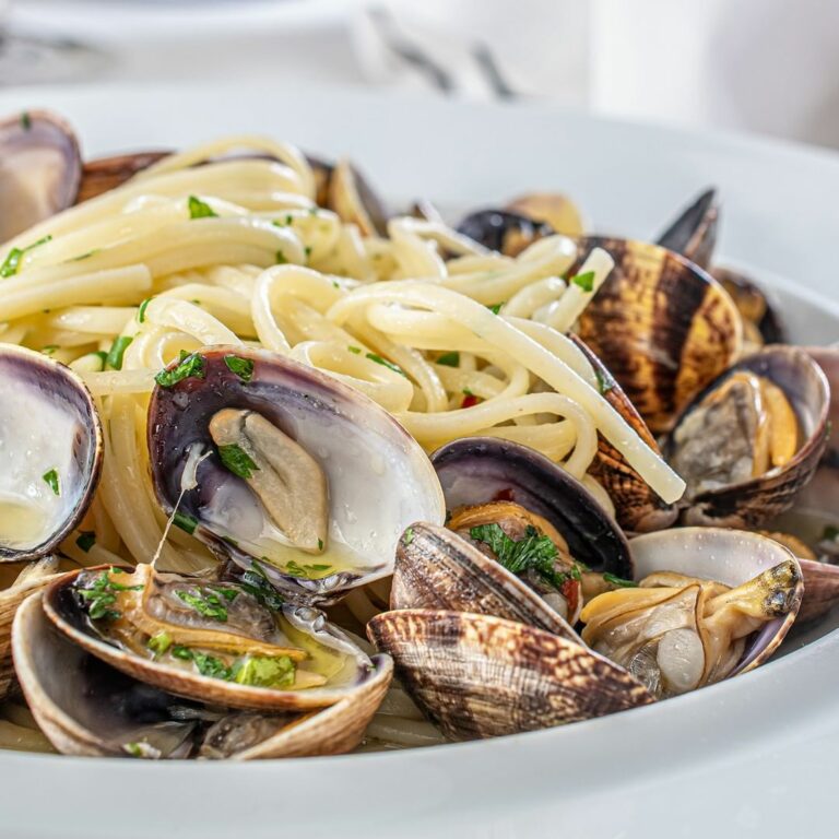 grissinirestaurant linguine with clams 768x768