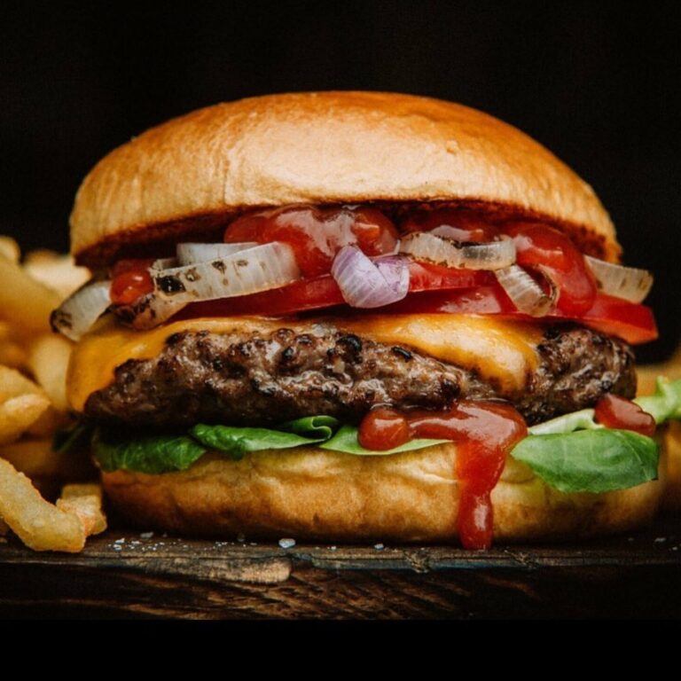 letsmeatsteakhouse Short rib Briskest Dry agedBeefBlend Cheeseburger 768x768